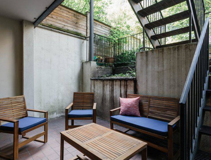 شقه فاخرة بالنرجس بالقرب من المطار